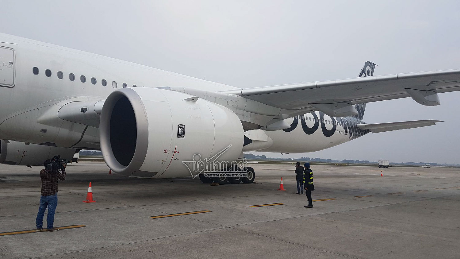 Siêu máy bay Airbus 350 trình diễn tại Nội Bài